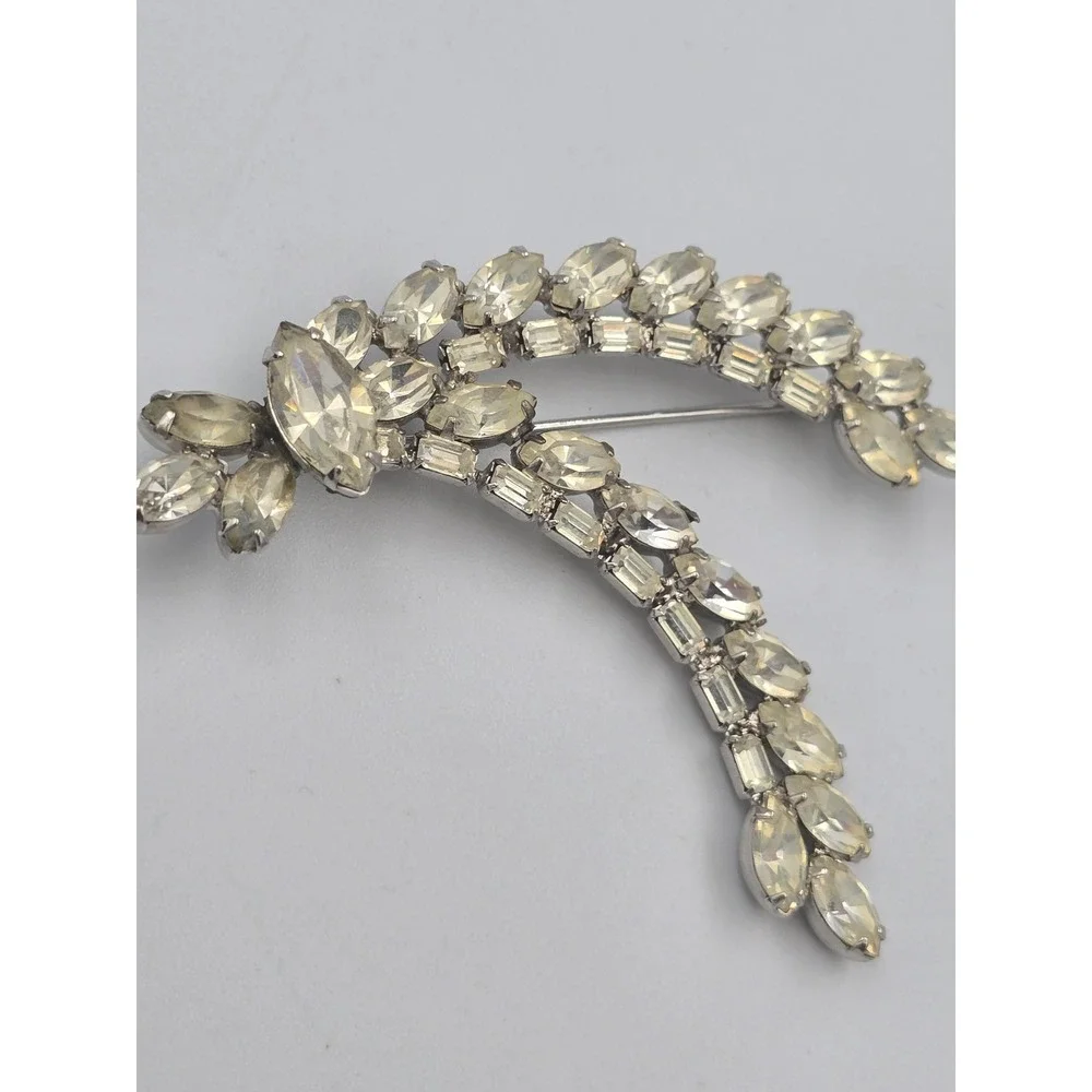 Vintage Clear Champagne Rhinestone Brooch Pin Silver Tone Marquise Baguette Leaf